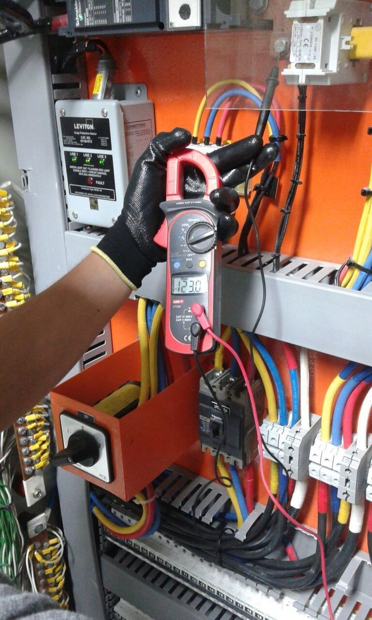 تركيب لوحات كهرباء